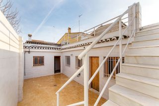 Rent Semi detached house  Carrer cervantes