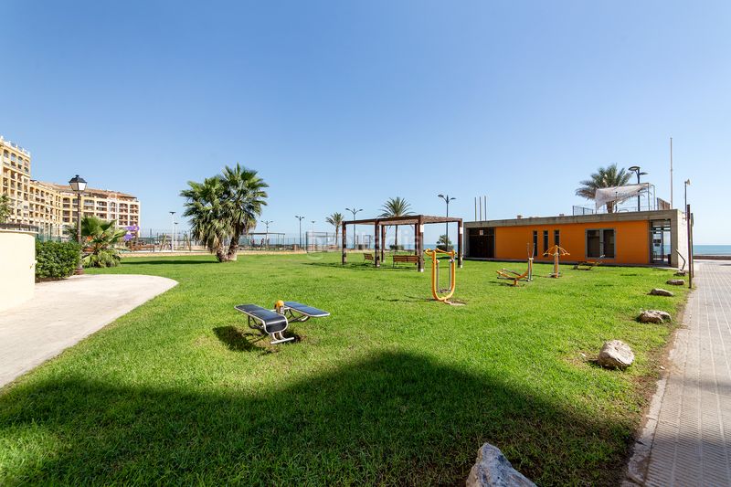 Foto aa98f477-6d59-4523-b0a3-a6c29304b43d. Pis amb piscina a Port Saplaya Alboraya