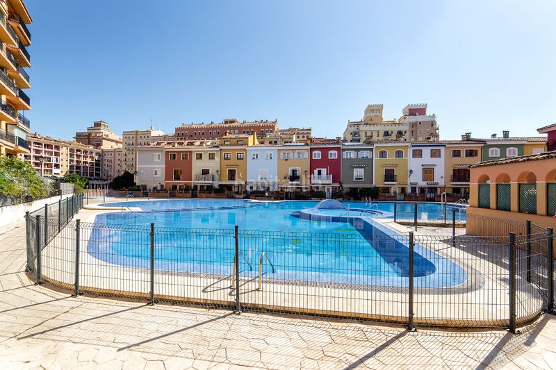 Foto f99b42f0-a8a3-4699-accc-978c3af592ed. Pis amb piscina a Port Saplaya Alboraya