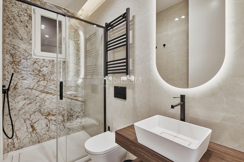 Foto 47fb796c-a01c-46a7-8470-ce786781fd90. Piso vivienda exterior ubicada en el distrito retiro, zona Ibiza. en Madrid