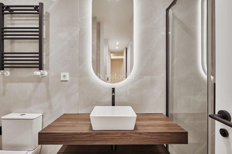 Foto b145ce32-dc56-4166-9ce1-c81f0eabbf8b. Piso vivienda exterior ubicada en el distrito retiro, zona Ibiza. en Madrid