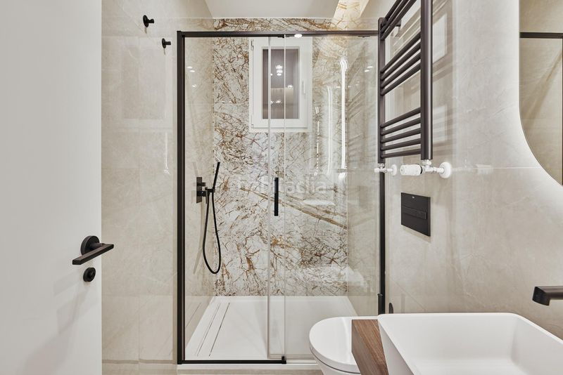 Foto d51723e0-3da2-4163-b422-a42296630fbb. Piso vivienda exterior ubicada en el distrito retiro, zona Ibiza. en Madrid