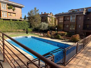 Etagenwohnung in Aravaca. Vivienda levitt en aravaca. con 2 plazas de garaje y trastero.