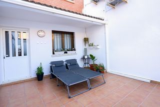 Semi detached house in Yepes. Adosado exterior en yepes.