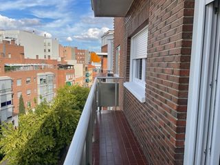 Rent Flat  Calle de hermosilla. Alquiler piso exterior en la zona de fuente del berro, distrito