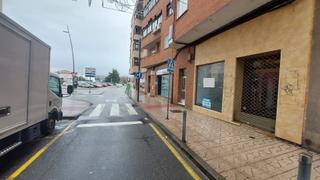 Local commercial à Avenida de la vera 36. Local avenida de la vera