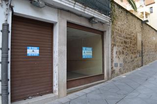 Local commercial à N/a. Local zona centro plasencia
