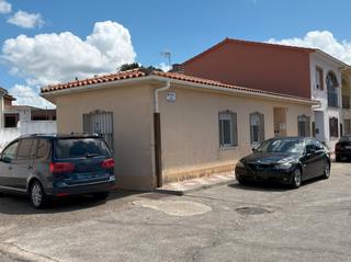Maison à Carretera de plasencia 37. Unifamiliar seminueva