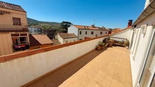 Appartement à Avenida calvo sotelo 17. Piso con garaje cerrado zona centro