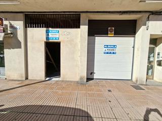 Location Local commercial à Avenida de españa 4. Local avenida de españa con salida de humos