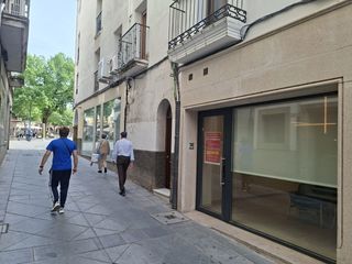 Miete Geschäftsraum in Calle trujillo 1. Alquiler local despacho oficina plaza mayor plasencia