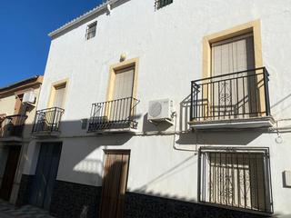 Casa a Colomera. Gran casa en el centro de colomera