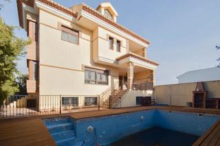 Xalet a Maracena. Gran chalet independiente en maracena