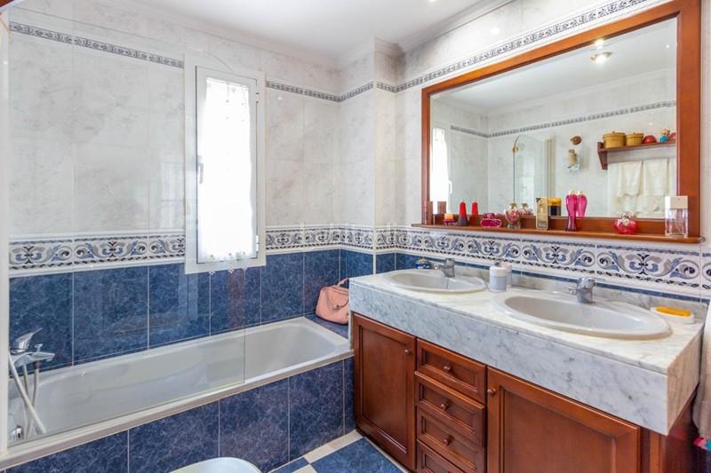 Foto 0aa47c63-b2c4-4076-9ce6-1f8f1a70a317. Semi detached house with parking in Castaño - Mirasierra Granada