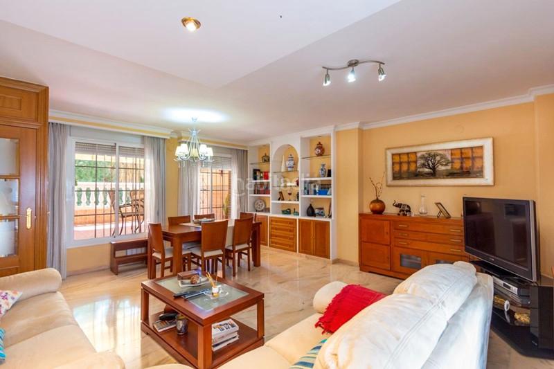 Foto 18c8cef8-fd60-4abe-abf4-e84b6254e586. Semi detached house with parking in Castaño - Mirasierra Granada