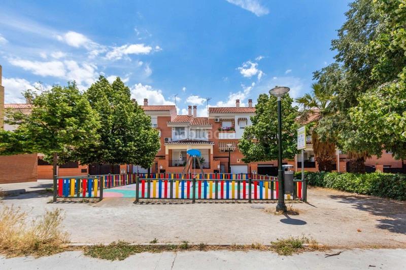 Foto 1bc50dec-d4ac-4ae7-9d08-22b639ae5d1a. Semi detached house with parking in Castaño - Mirasierra Granada