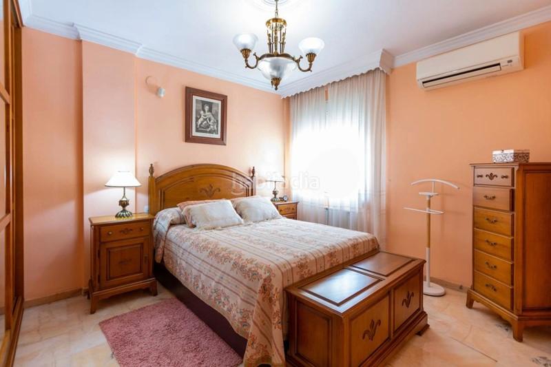 Foto 2f322a06-ad06-4b39-9b56-7e15dae50874. Semi detached house with parking in Castaño - Mirasierra Granada