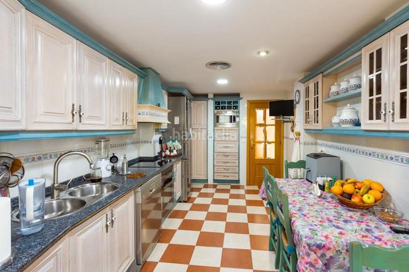 Foto 857a22b2-b458-4f83-b2c5-1923be60d80e. Semi detached house with parking in Castaño - Mirasierra Granada