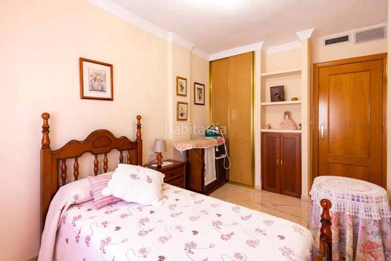 Foto b8e5a80b-f879-469d-a27b-a58ee5b959db. Semi detached house with parking in Castaño - Mirasierra Granada