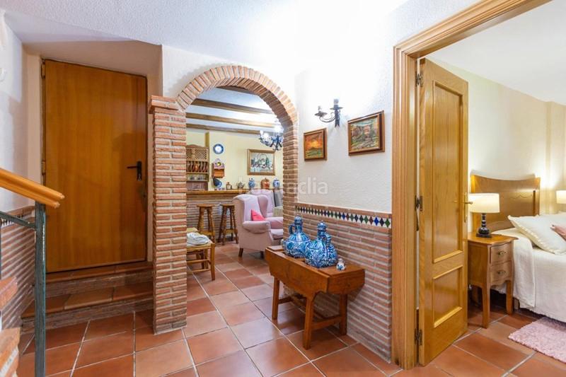 Foto f9ad4998-9bee-4e6f-ba51-675c8868d06e. Semi detached house with parking in Castaño - Mirasierra Granada