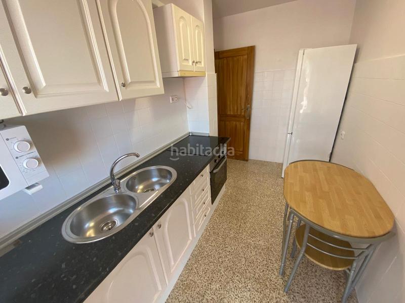 Foto 3e8ab3a4-d74a-4314-8fe3-3c9189044e46. Alquiler piso en calle ledaña 1 piso en alquiler para estudiantes en chana en Granada