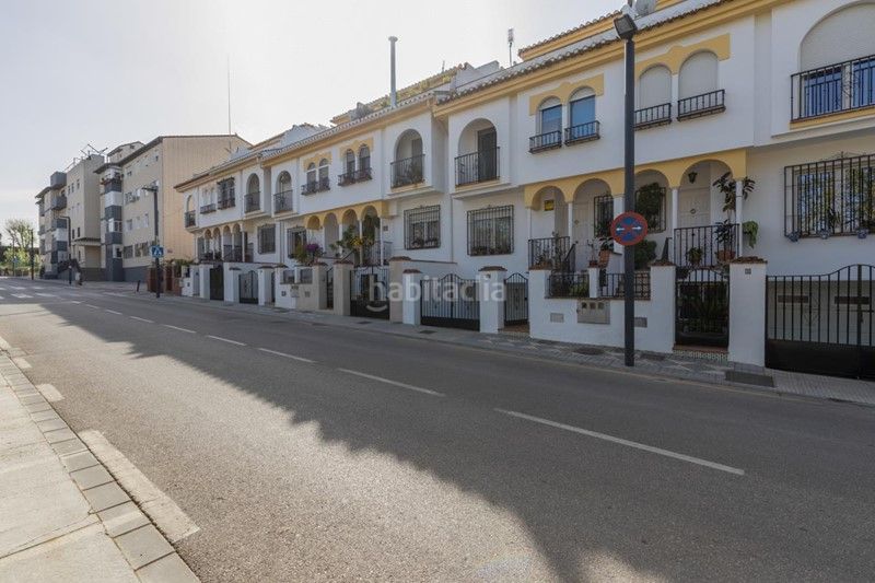 Foto 184d33d4-2dba-4a77-8656-b027a36ab7f2. Casa adossada amb xemeneia a Maracena