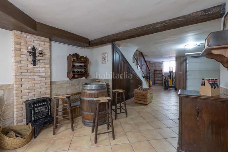 Foto a5691acd-dc71-4f6f-bd6f-25113801305d. Casa adossada amb xemeneia a Maracena