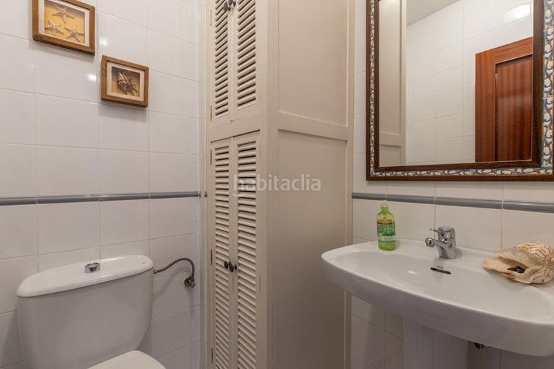 Foto acb73c43-8786-49bf-a77a-cd89e6d2d402. Casa adossada amb xemeneia a Maracena
