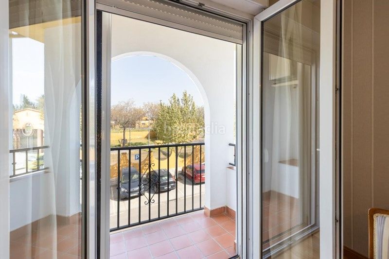 Foto df08aa4d-1722-4b06-90dd-6896df57a709. Casa adossada amb xemeneia a Maracena