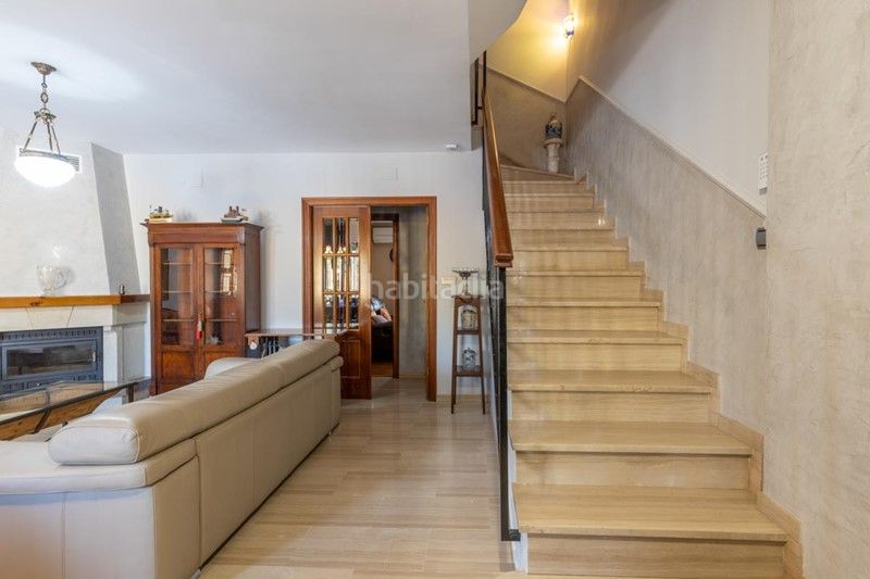 Foto e58543ba-4417-42d2-8100-8c0a4867042c. Casa adossada amb xemeneia a Maracena