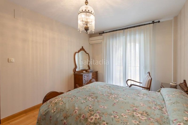 Foto f3a18ea5-6daf-419d-96a5-5e24822d484a. Casa adossada amb xemeneia a Maracena