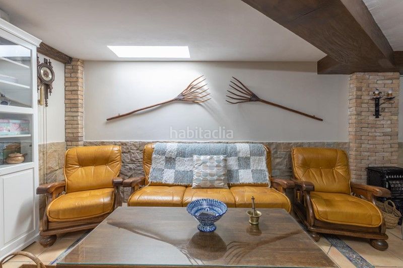 Foto ff51e987-6842-422f-b5c7-d7b3c607e97e. Casa adossada amb xemeneia a Maracena
