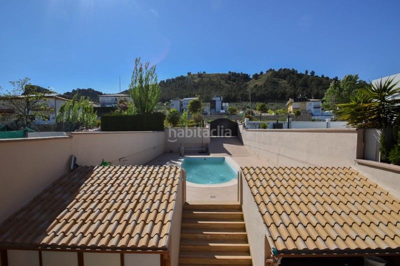 Foto a014fd44-95b7-436a-bf4d-1c78f5b4c590. Xalet amb piscina a Albolote