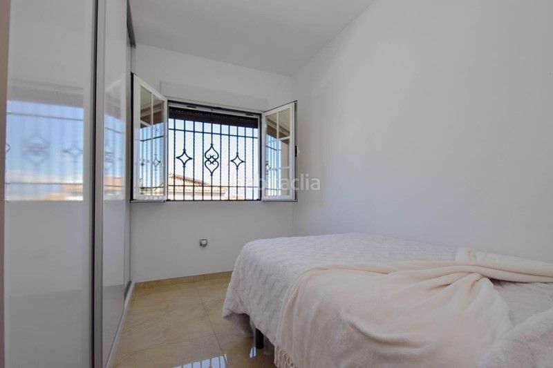 Foto e4a8c01d-2a47-4b8d-a7a3-563fedb0396b. Xalet amb piscina a Albolote