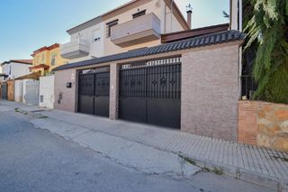 Chalet in Albolote. Chalet pareado en venta en albolote