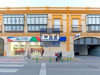 Locale commerciale in Real