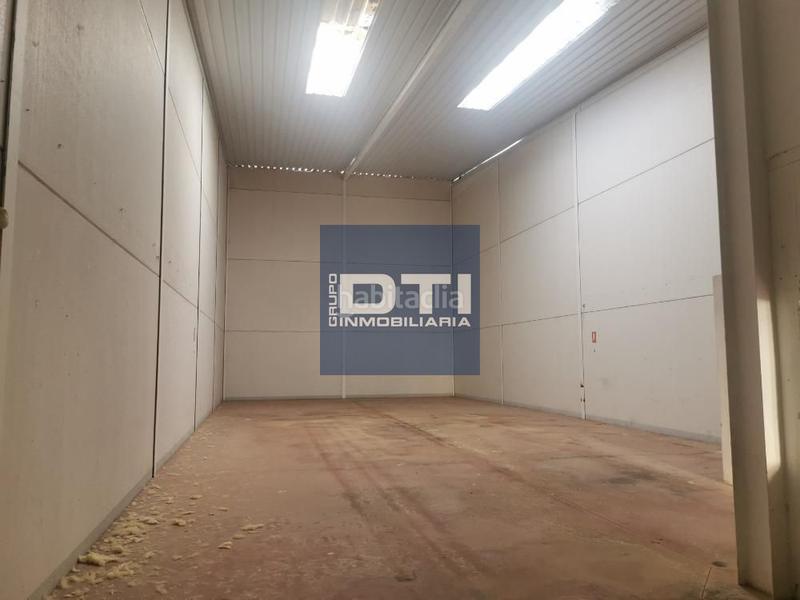 Foto 59eb87b0-42dc-45c5-a3e9-8e4ab3f0c341. Bâtiment à usage industriel dans Burguillos