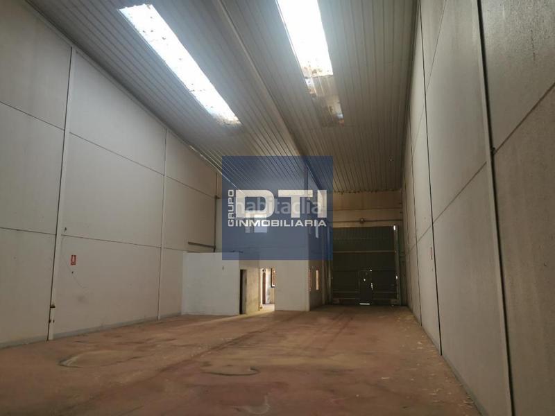 Foto f48766a6-966b-4ebd-bf63-6b519068edf8. Bâtiment à usage industriel dans Burguillos