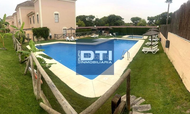 Foto 7883cf8c-8d24-4bfc-a2dc-e51e83e6c8e9. Casa amb aparcament piscina a Islantilla golf Islantilla