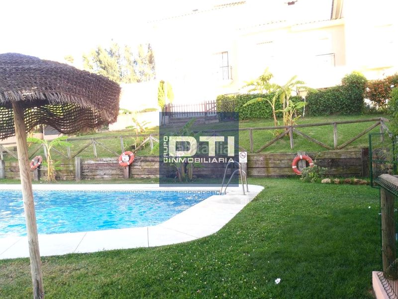 Foto 901635d0-5e03-4eca-bfa6-636607833a29. Casa amb aparcament piscina a Islantilla golf Islantilla