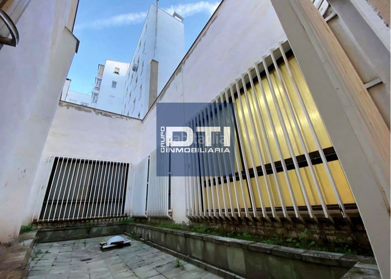 Foto f9977a7d-756f-4730-955d-c56ecc8a41b2. Local comercial a Centro Albacete