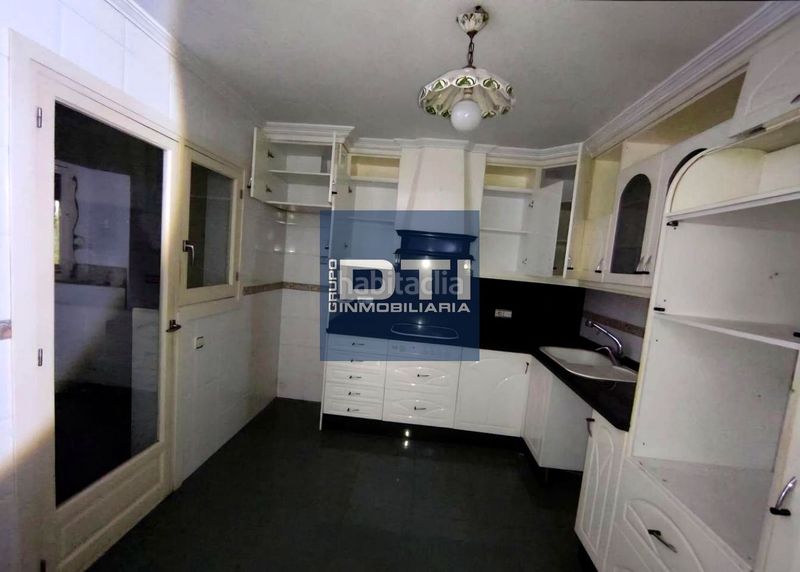 Foto c34618d3-24fb-4f8e-a628-abffd5f17450. Casa amb aparcament piscina a Campello Pueblo Campello (el)