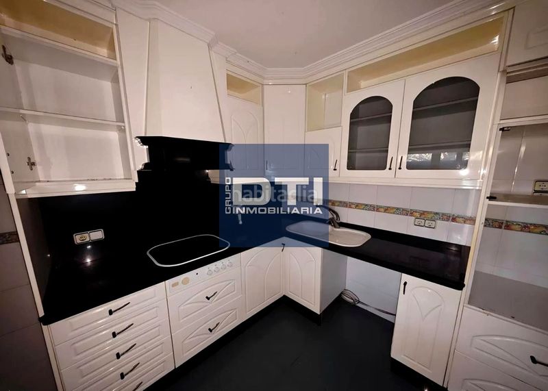 Foto c668adc0-2ebd-4e60-b836-e6f379dabdd9. Casa amb aparcament piscina a Campello Pueblo Campello (el)