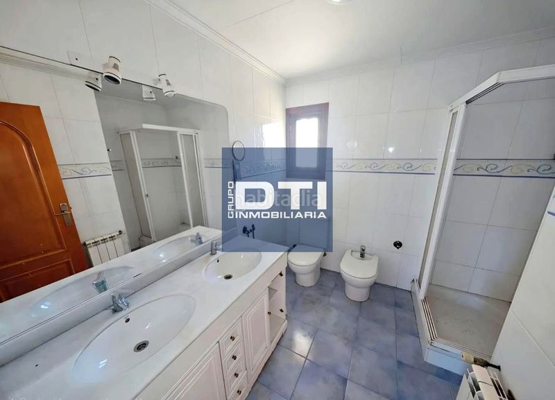 Foto d4b08995-b89a-4555-b40d-569349f75e12. Casa amb aparcament piscina a Campello Pueblo Campello (el)