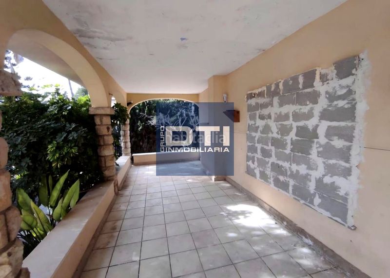 Foto f257e427-f87b-4ecd-a704-e15c18273a23. Casa amb aparcament piscina a Campello Pueblo Campello (el)