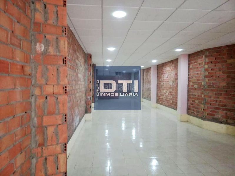 Foto a3bdd28b-99ba-436f-9cbf-ea4057670ea6. Local comercial a Centro Bormujos