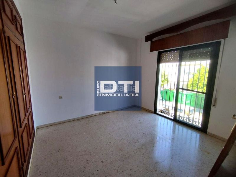 Foto a18f72cb-ffc2-4031-8dea-1e068acb128d. Casa a colores - entreparques Sevilla