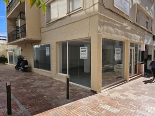 Rent Business premise in Calle virgen del pilar 1. Oportunidad pleno centro zona comercial dos locales bien de prec