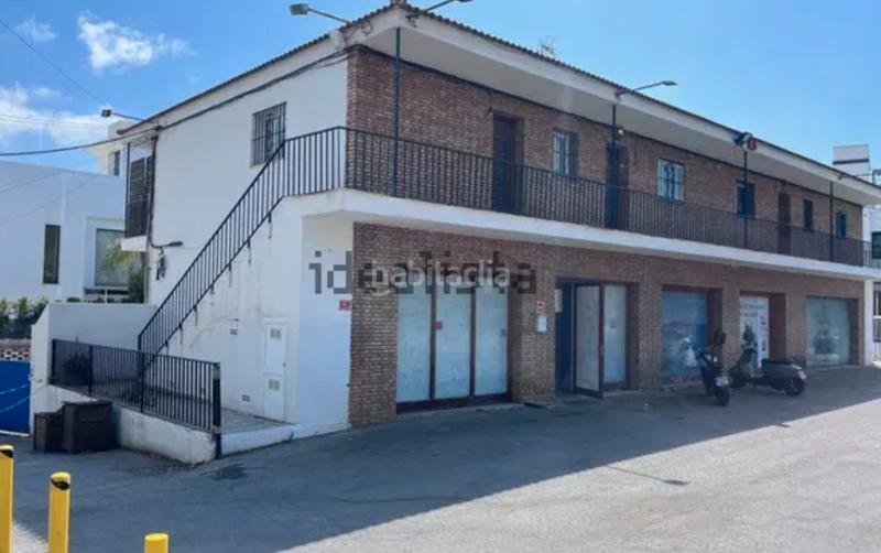 Foto 4f96d76c-d422-42be-819d-fbf3fa54892e. Alquiler local comercial amplio local planta baja milla de oro en Marbella