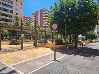 Miete Geschäftsraum in Playa Bajadilla - Puertos. Excelente local esquina pleno centro sin traspaso